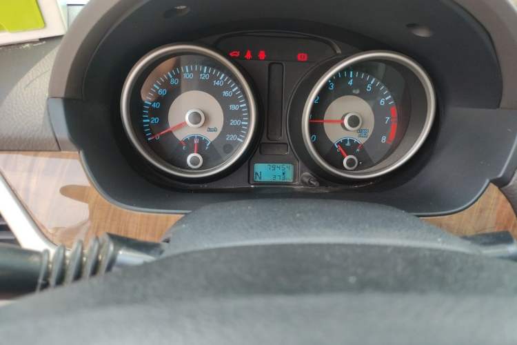 Used Buick Excelle 2015 1.5L Automatic Classic Model Odometer Close Up