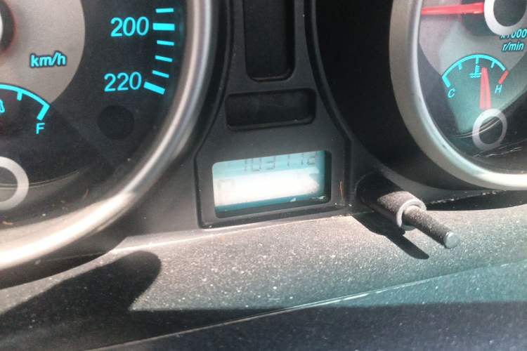 Used Buick Excelle 2015 1.5L Automatic Classic Model Odometer Close Up