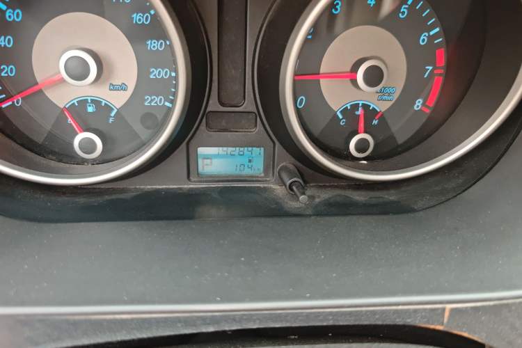 Used Buick Excelle 2015 1.5L Automatic Classic Model Odometer Close Up