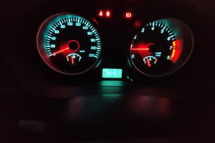 Used Buick Excelle 2015 1.5L Automatic Classic Model Odometer Close Up