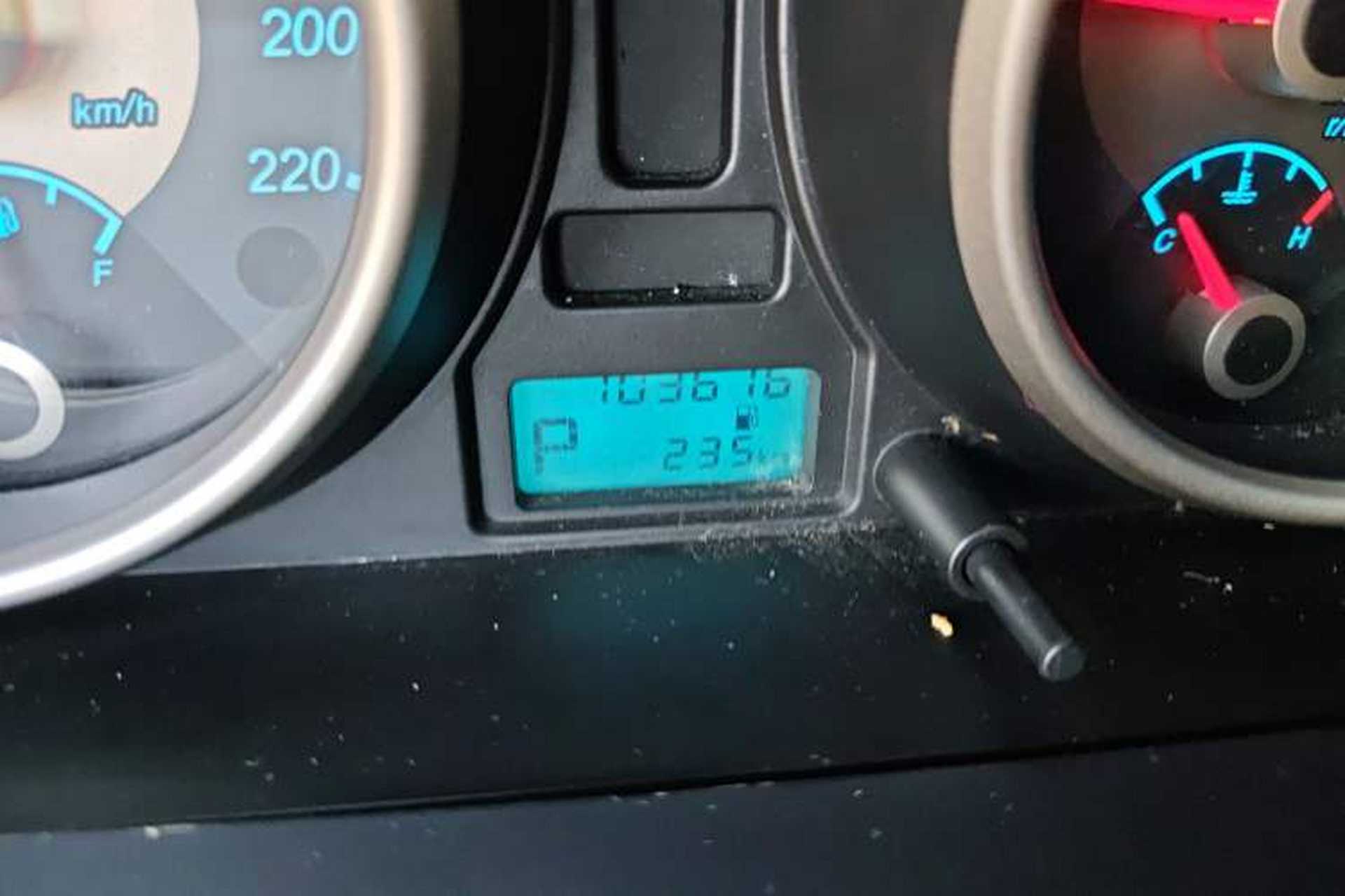 Used Buick Excelle 2015 1.5L Automatic Classic Model Odometer Close Up