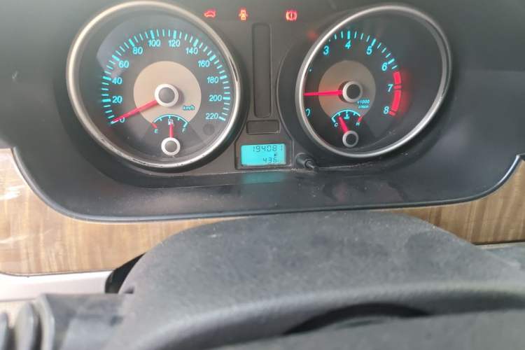 Used Buick Excelle 2015 1.5L Manual Classic Trim Odometer Close Up