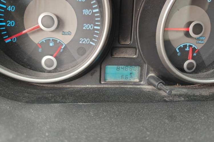 Used Buick Excelle 2015 1.5L Manual Classic Trim Odometer Close Up