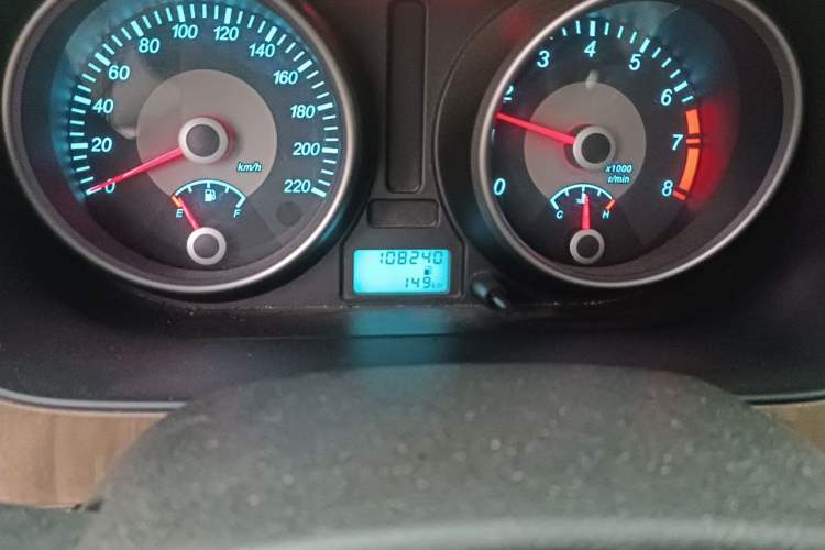 Used Buick Excelle 2015 1.5L Manual Classic Trim Odometer Close Up