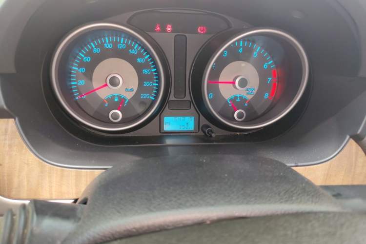 Used Buick Excelle 2015 1.5L Automatic Classic Model Odometer Close Up