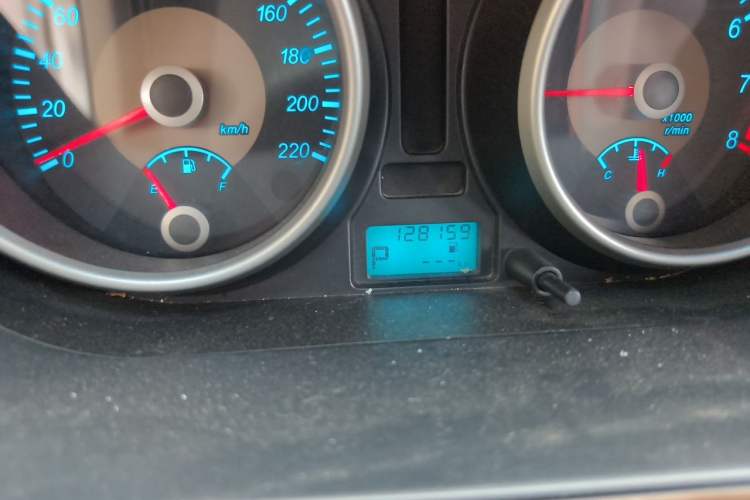 Used Buick Excelle 2015 1.5L Automatic Classic Model Odometer Close Up