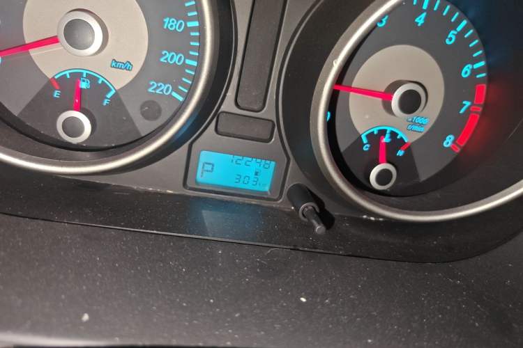 Used Buick Excelle 2015 1.5L Automatic Luxury Edition Odometer Close Up