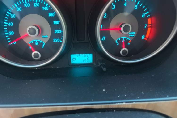 Used Buick Excelle 2015 1.5L Automatic Classic Model Odometer Close Up