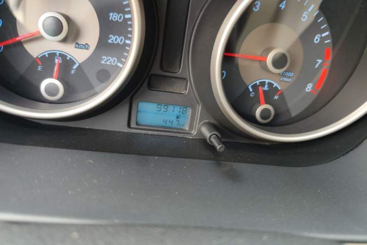 Used Buick Excelle 2015 1.5L Manual Classic Trim Odometer Close Up