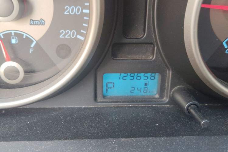 Used Buick Excelle 2015 1.5L Automatic Classic Model Odometer Close Up