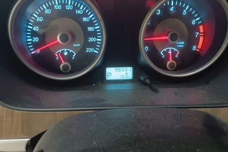 Used Buick Excelle 2015 1.5L Automatic Classic Model Odometer Close Up