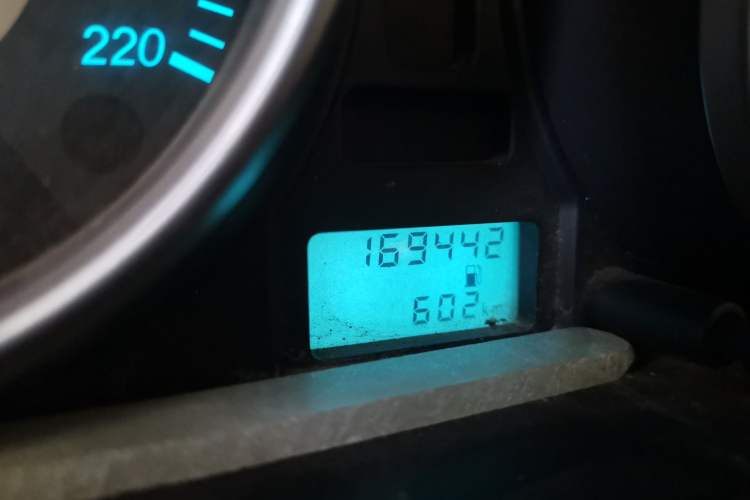 Used Buick Excelle 2015 1.5L Manual Classic Trim Odometer Close Up