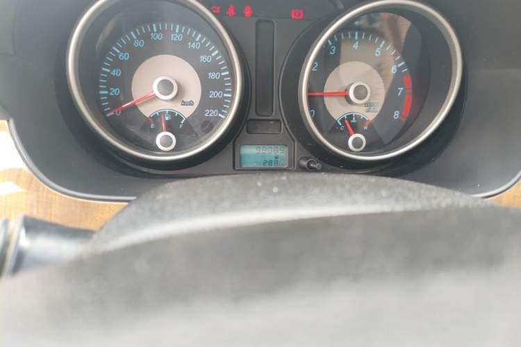 Used Buick Excelle 2015 1.5L Manual Classic Trim Odometer Close Up
