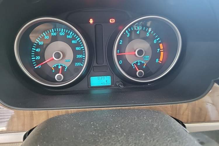 Used Buick Excelle 2015 1.5L Manual Classic Trim Odometer Close Up