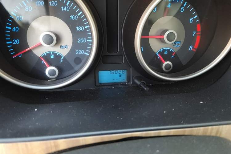 Used Buick Excelle 2015 1.5L Manual Classic Trim Odometer Close Up