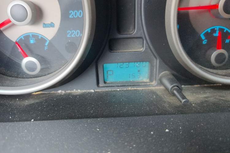 Used Buick Excelle 2015 1.5L Automatic Classic Model Odometer Close Up