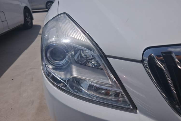 Used Buick Excelle 2015 1.5L Automatic Classic Model Right Front Headlight