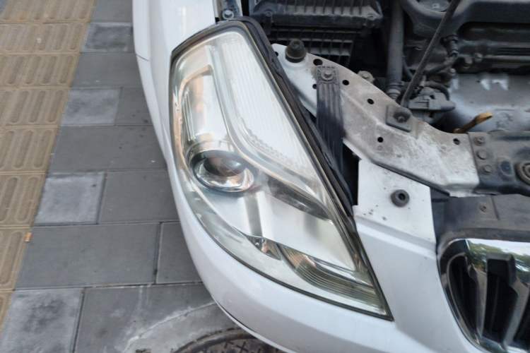 Used Buick Excelle 2015 1.5L Automatic Classic Model Right Front Headlight