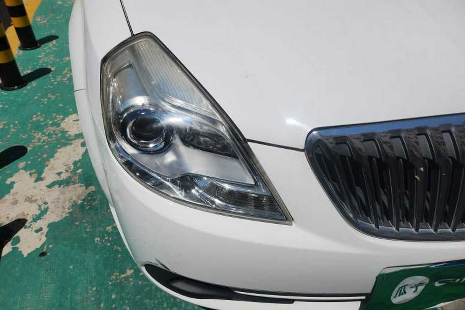 Used Buick Excelle 2015 1.5L Automatic Classic Model Right Front Headlight