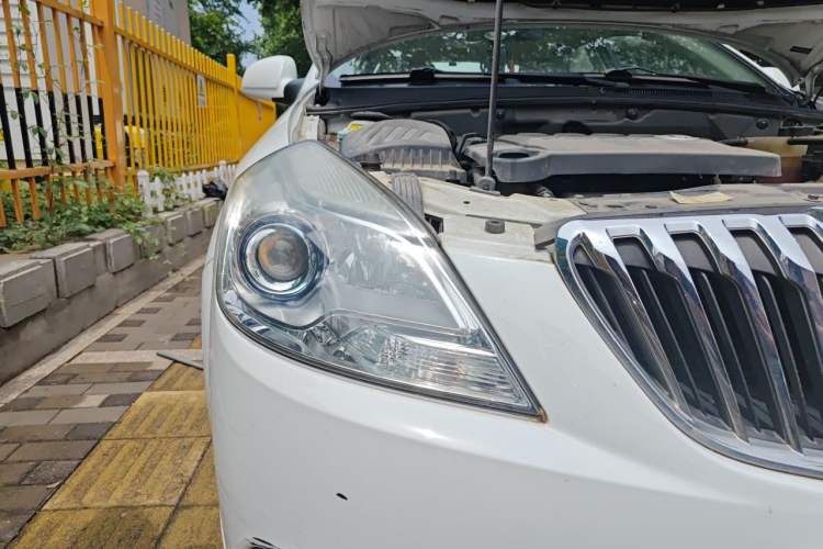 Used Buick Excelle 2015 1.5L Manual Classic Trim Right Front Headlight