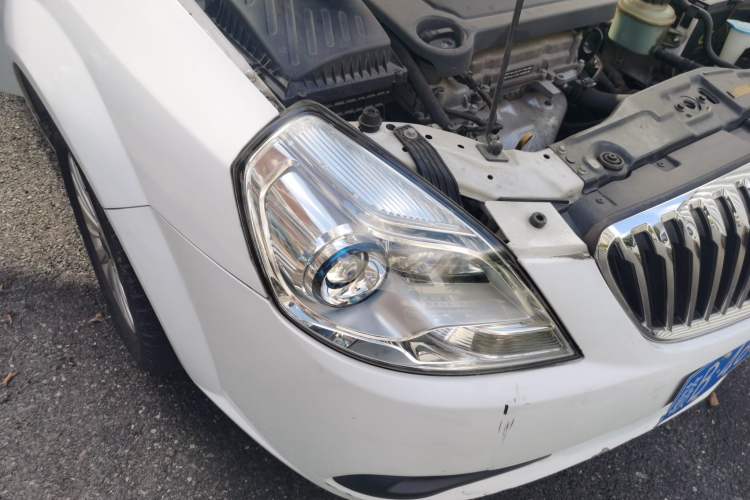 Used Buick Excelle 2015 1.5L Manual Classic Trim Right Front Headlight