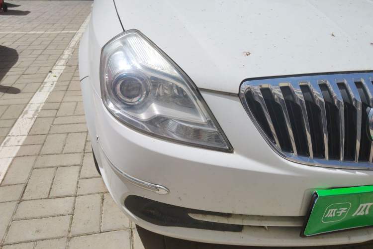 Used Buick Excelle 2015 1.5L Automatic Classic Model Right Front Headlight