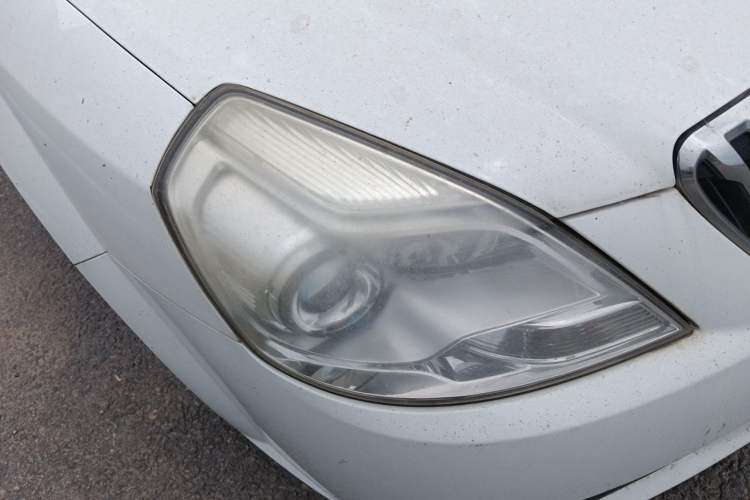 Used Buick Excelle 2015 1.5L Manual Classic Trim Right Front Headlight
