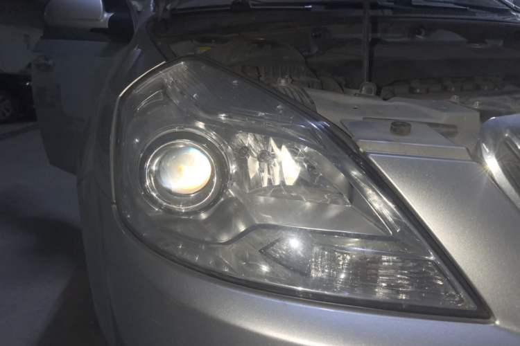 Used Buick Excelle 2015 1.5L Automatic Classic Model Right Front Headlight