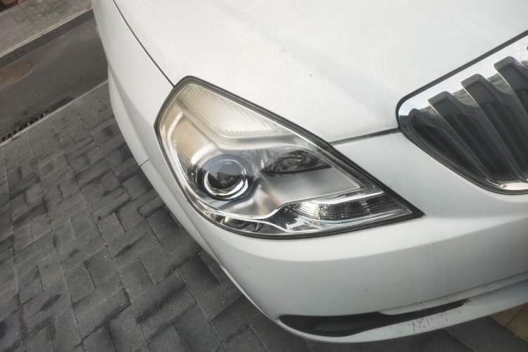 Used Buick Excelle 2015 1.5L Manual Classic Trim Right Front Headlight