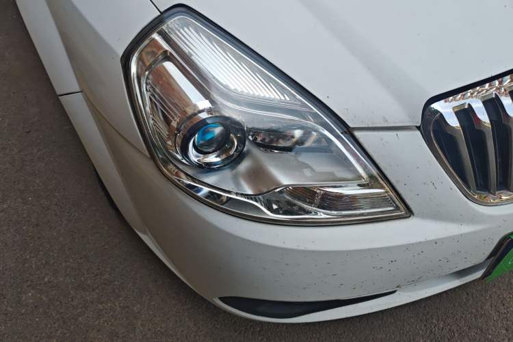 Used Buick Excelle 2015 1.5L Automatic Classic Model Right Front Headlight
