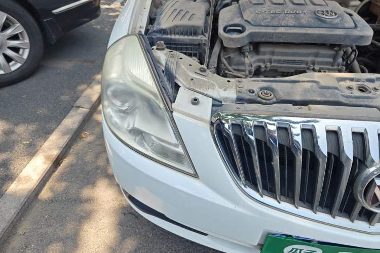 Used Buick Excelle 2015 1.5L Manual Classic Trim Right Front Headlight