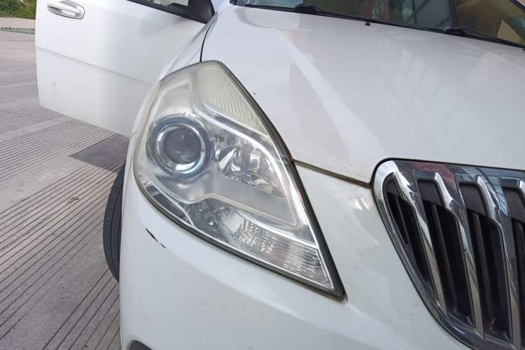 Used Buick Excelle 2015 1.5L Manual Classic Trim Right Front Headlight