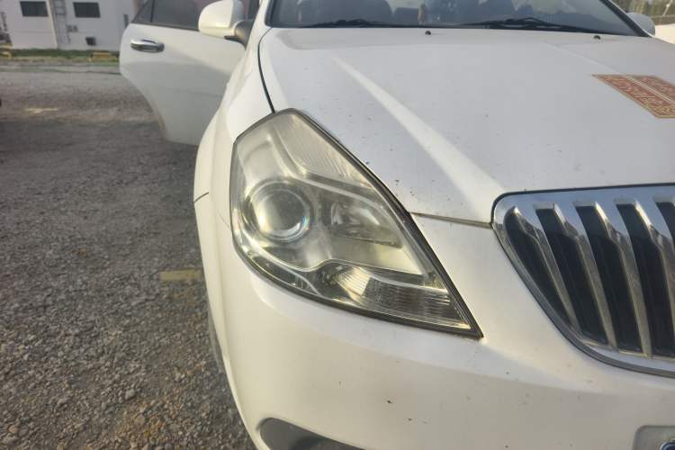 Used Buick Excelle 2015 1.5L Manual Classic Trim Right Front Headlight