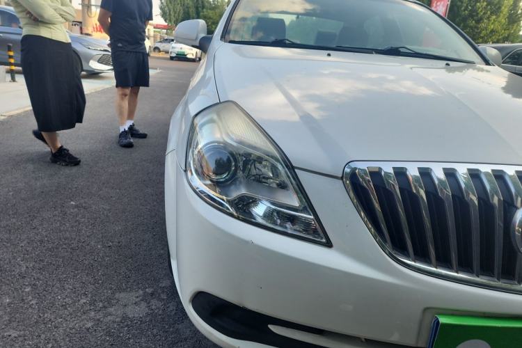 Used Buick Excelle 2015 1.5L Automatic Classic Model Right Front Headlight
