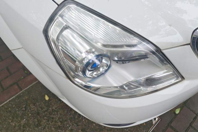 Used Buick Excelle 2015 1.5L Automatic Classic Model Right Front Headlight