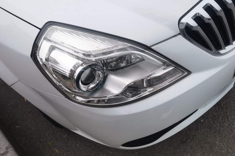 Used Buick Excelle 2015 1.5L Automatic Classic Model Right Front Headlight