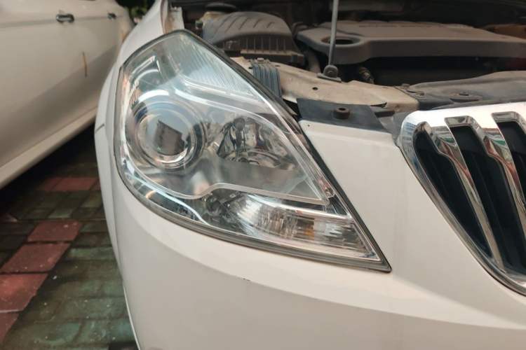 Used Buick Excelle 2015 1.5L Automatic Classic Model Right Front Headlight