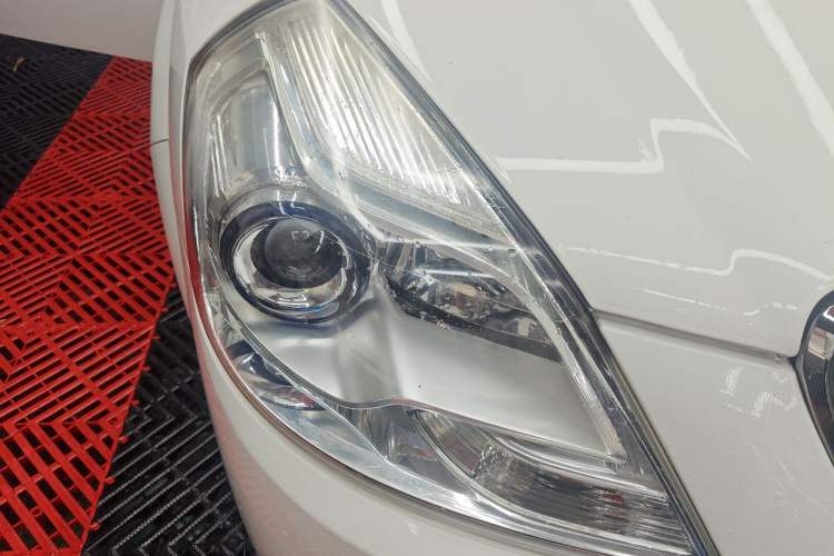 Used Buick Excelle 2015 1.5L Automatic Classic Model Right Front Headlight