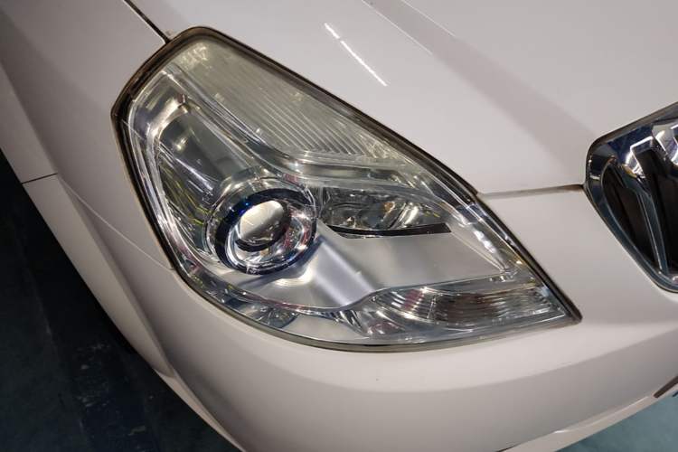 Used Buick Excelle 2015 1.5L Automatic Classic Model Right Front Headlight