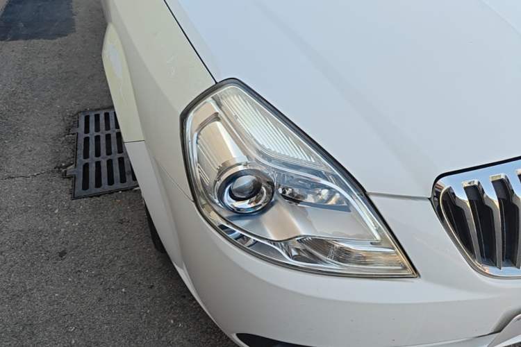 Used Buick Excelle 2015 1.5L Automatic Classic Model Right Front Headlight