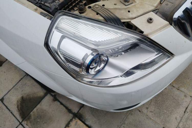Used Buick Excelle 2015 1.5L Automatic Classic Model Right Front Headlight