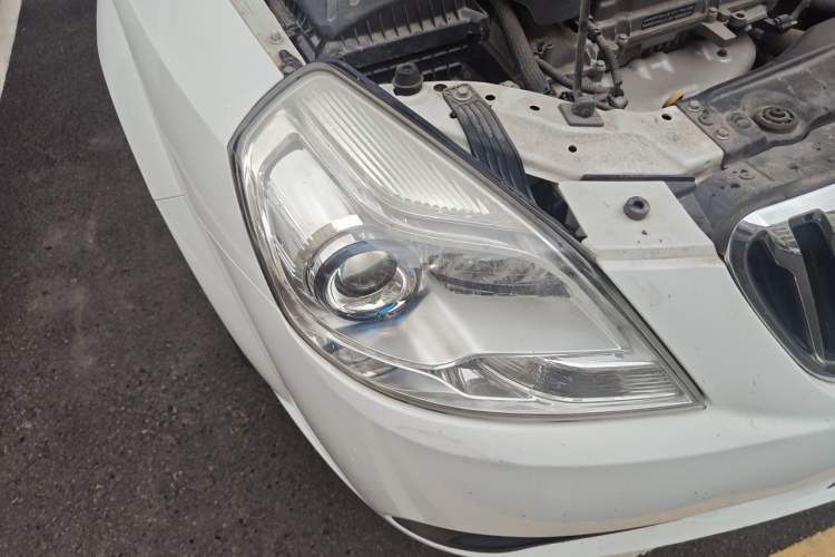 Used Buick Excelle 2015 1.5L Automatic Classic Model Right Front Headlight