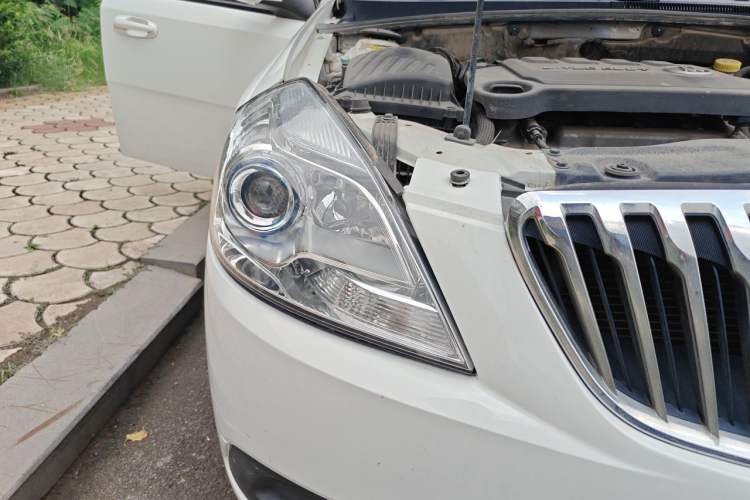 Used Buick Excelle 2015 1.5L Automatic Classic Model Right Front Headlight