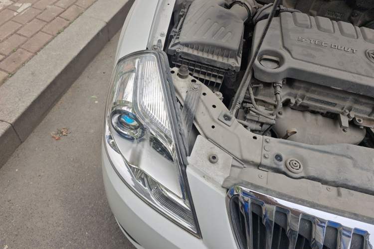 Used Buick Excelle 2015 1.5L Manual Classic Trim Right Front Headlight