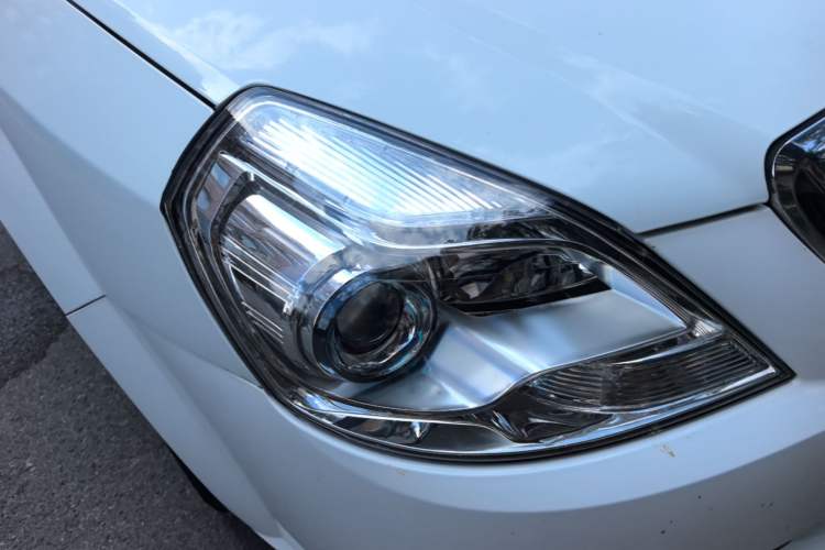 Used Buick Excelle 2015 1.5L Automatic Classic Model Right Front Headlight