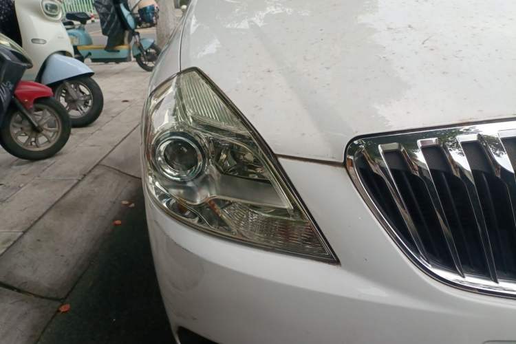 Used Buick Excelle 2015 1.5L Automatic Classic Model Right Front Headlight