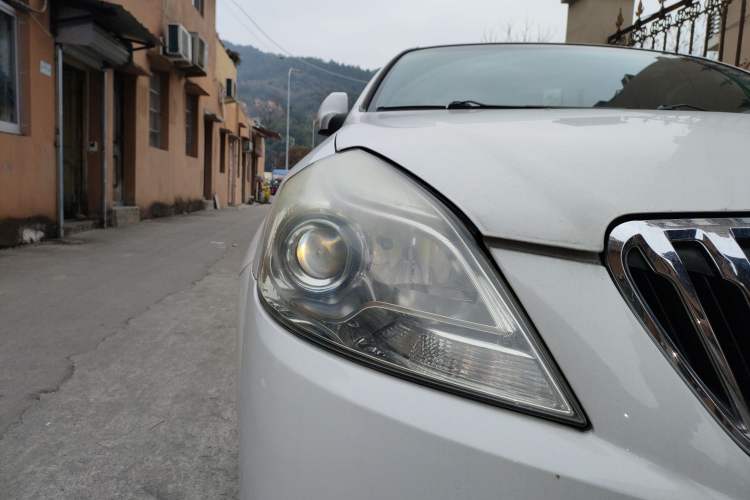 Used Buick Excelle 2015 1.5L Manual Classic Trim Right Front Headlight