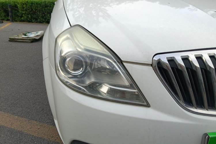 Used Buick Excelle 2015 1.5L Manual Classic Trim Right Front Headlight