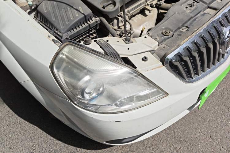 Used Buick Excelle 2015 1.5L Automatic Classic Model Right Front Headlight