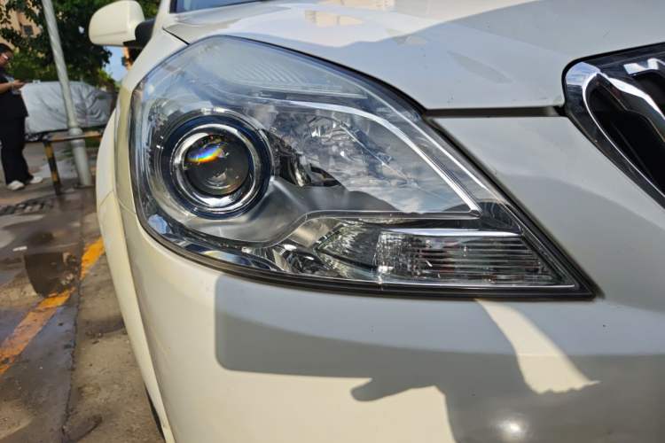 Used Buick Excelle 2015 1.5L Manual Classic Trim Right Front Headlight